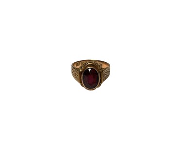 Lot 158 - Edwardian 9ct gold signet ring with garnet