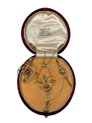Lot 159 - Edwardian 9ct gold peridot and seed pearl open work pendant necklace, similar brooch and an Edwardian 9ct gold garnet pendant (3)