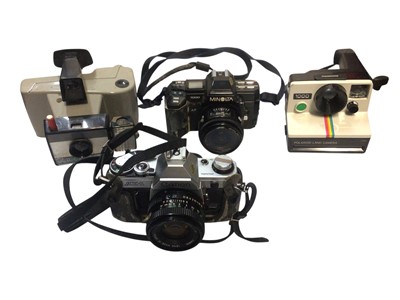 Lot 2952 - Group of cameras and camera equipment to include Polaroids, Minolta and others