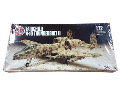 Lot 1751 - Airfix 1:72 Scale model aircraft Series 6 Fairchild A-10 Thunderbolt II # 06005 (sealed), F-4 Phantom # 04013-8, Dassault Miage F.1C # 04022-2, Thunderstreak F-84F # 03022-9, Lockhead F-104G Sta...