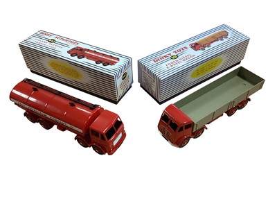 Lot 1848 - Corgi diecast loose Petrol Tankers, Atlas Editions Dinky Toys Leyland Octopus Tanker boxed 943 & Foden Diesel 8-Wheel Wagon, boxed 901, and smaller scale articulated freight lorries (1 box)<...