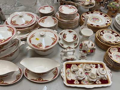 Lot 5040 - Various dinner ware and ceramics including Royal Albert Lady Hamilton, Old Country Roses, Grosvenor Henley etc