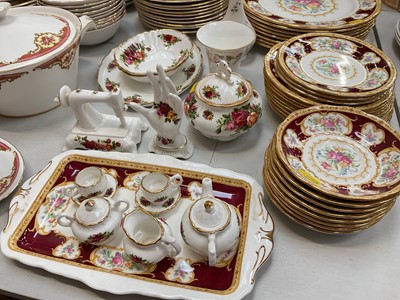 Lot 5040 - Various dinner ware and ceramics including Royal Albert Lady Hamilton, Old Country Roses, Grosvenor Henley etc