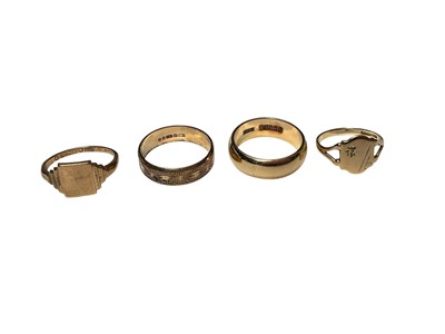 Lot 55 - Two 9ct gold wedding rings and two 9ct gold signet rings (4)