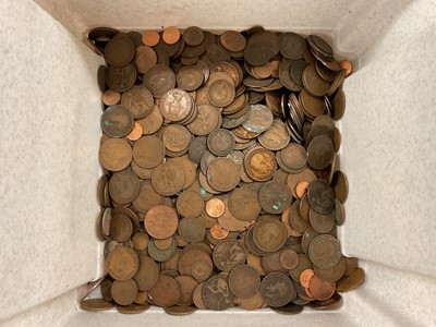 Lot 487 - World - Mixed kiloware & banknotes to include G.B. bronze coinage (Estimated Wt. 6 kgs), U.S. currency (Estimated Wt. 4.2 kgs) & other issues contained in pages etc. (Qty)
