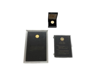 Lot 503 - U.S. - Mixed gold medalets to include Johnson Matthey replica 9ct gold touch pieces to include Charles II c. 1973, Queen Anne c. 1974 (N.B. Estimated Wt. of each 1.8gms) and a George Washington...