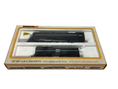 Lot 1863 - Bachmann HO Gauge 4-8-4 AT & SF Northern Locomotive with 16 Wheel Tender 3781 (Smoke & Light), boxed 660 and 4-8-4 SP-WP Locomotive with 12 Wheel Tender 482 (Headlight), boxed 673 (2)