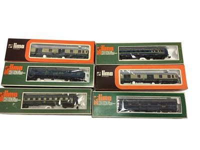 Lot 1887 - Lima HO Gauge carriages including DB (x8), SBB CFF (x5), Compagnie Internationale (x4), FS (x4), the Internationale (x3) and loose carriages (x10) (2 boxes)