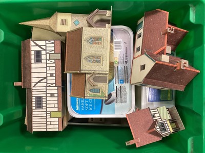 Lot 1892 - Controller, scenery & track (4 boxes)