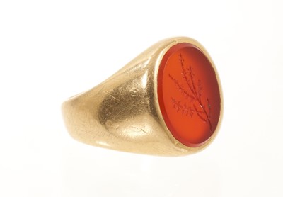 Lot 487 - French 18ct gold signet ring with carved carnelian intaglio