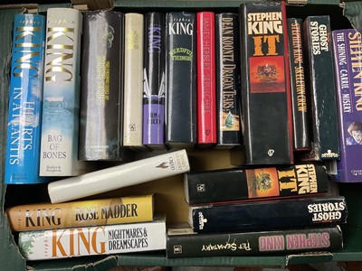 Lot 1326 - Stephen King, collection of hardbacks, and various other horror, (2 boxes)