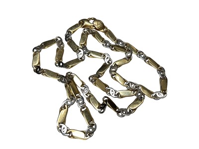 Lot 133 - 9ct yellow and white gold fancy link chain