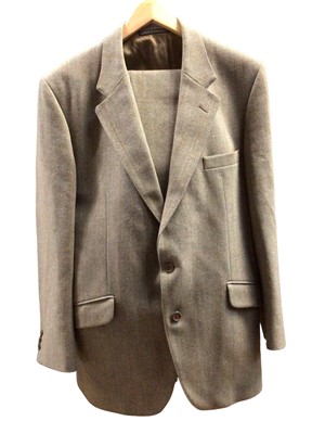 Lot 2597 - Men's green herringbone. Tweed suit but Gieves & Hawkes, Saville Row, size R44.