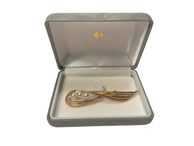 Lot 107 - Gold pendant / brooch set with three cultured pearls, marked K18, 8cm