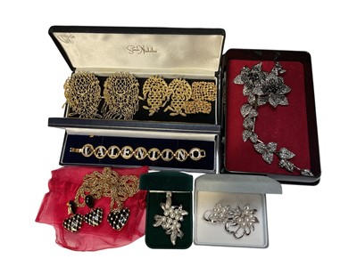 Lot 109 - Group of 1980s jewellery including a Valentino gilt metal bracelet, large floral spray diamanté brooch signed Cadari and three silver and cultured pearls spray brooches
