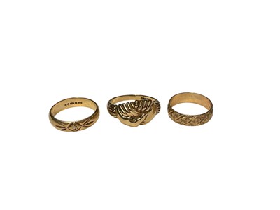 Lot 89 - 9ct gold Fede ring and two 9ct gold wedding rings (3)