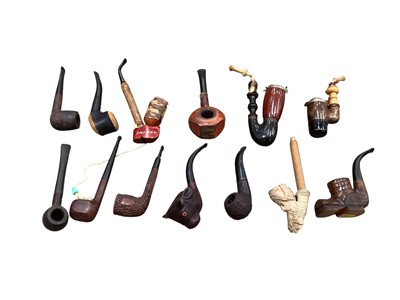 Lot 3016 - Collection of antique and vintage pipes