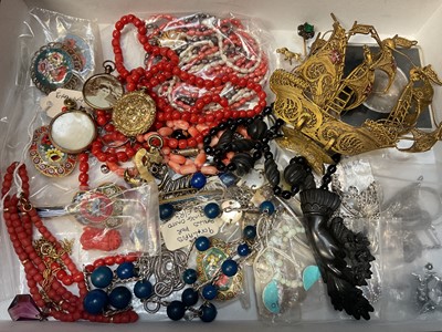 Lot 187 - Group of antique and vintage jewellery