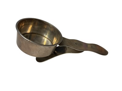 Lot 268 - Edwardian silver travelling ashtray, with sprung clip fitting, (London 1905), maker Asprey, 15cm in overall length.