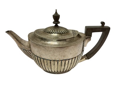 Lot 221 - Edwardian silver teapot