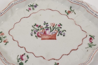 Lot 5002 - New Hall serpentine-sided teapot, cover and stand, circa 1790