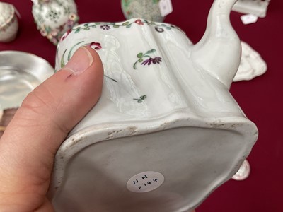 Lot 5002 - New Hall serpentine-sided teapot, cover and stand, circa 1790