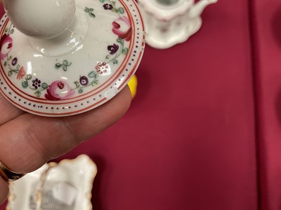 Lot 5002 - New Hall serpentine-sided teapot, cover and stand, circa 1790