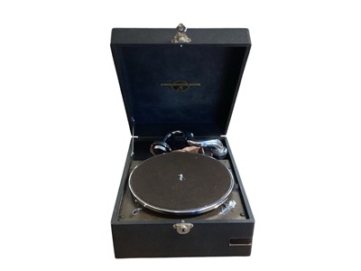 Lot 2710 - 1920/1930s Columbia portable gramophone in case