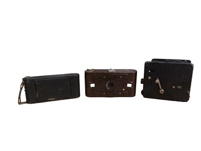 Lot 3135 - Kodak Brown Hawkette No2 camera together with two others