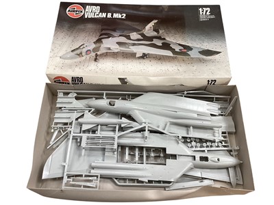 Lot 1973 - Airfix 1:72 scale series 9 aircraft model kit Avro Vulcan B.MK2 ~ 09002 and Matchbox Victor K-2 ~PK-551, both boxed (crumpled) (2)