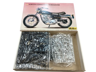Lot 1978 - Heller 1:8 scale motorcycle model kits including Norton Commando 750 Roaster ~ 80994 and BMW R100S ~ 80953, both boxed (2)