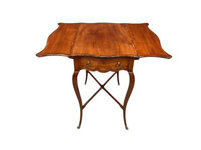 Lot 1401 - A fine George III mahogany Pembroke table with serpentine edge