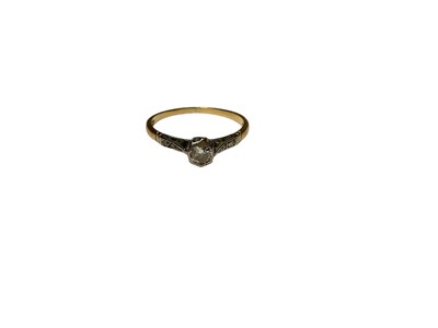 Lot 215 - Antique diamond single stone ring with a brilliant cut diamond in platinum setting on 18ct gold shank
