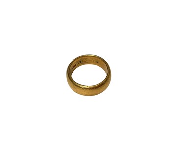 Lot 295 - 22ct gold wedding ring (London 1968)