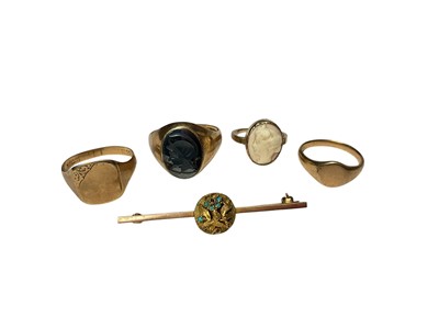 Lot 296 - Three 9ct gold signet rings, cameo ring in 9ct gold mount and 9ct gold bar brooch (5)