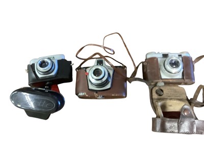 Lot 3158 - Large collection of vintage cameras, including folding cameras, box cameras, Polaroid, instant cameras, novelty cameras, etc