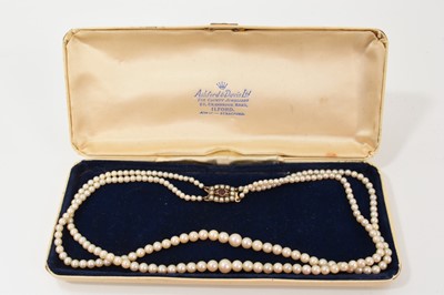 Lot 460 - Cultured pearl necklace