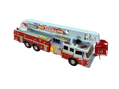 Lot 1991 - Tonka large scale fire engine, Superman & Batman craft sets, 45 records and Toy Works Windsor Riding School (qty)