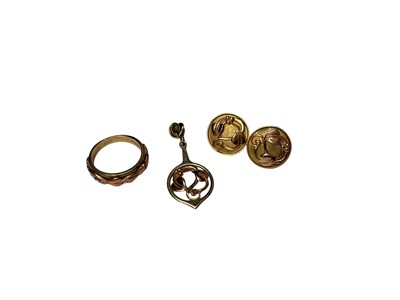 Lot 230 - 9ct gold Clogau Tree of Life pendant, ring and pair of stud earrings