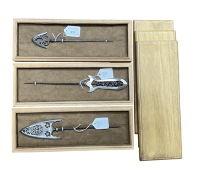 Lot 937 - Three good quality antique Japanese arrow heads of large size, possibly for bringing down cavalry horses, all finely decorated, the heads measuring 6 x 5cm, 12 x 5.5cm and 13 x 5cm, all in woode...