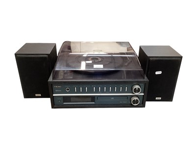 Lot 2719 - TEAC MC-D800 record player/CD player with Bluetooth function and a pair of TEAC speakers