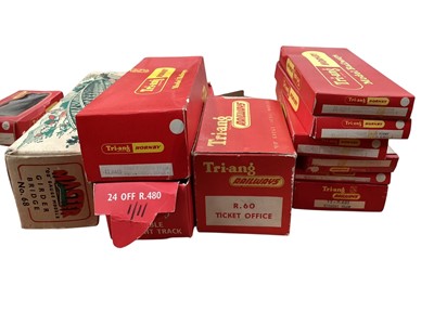 Lot 1993 - Triang OO Gauge track and accessories (1 box)