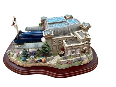Lot 2341 - Impressive limited edition Lilliput Lane model of the The Mallard - Record Breaker, no. 953 of 1500, boxed with certificate