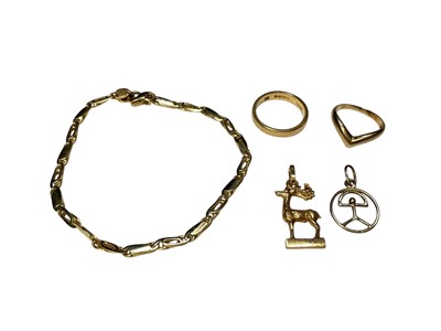 Lot 206 - 18ct gold bracelet, 18ct gold wedding ring, yellow metal wishbone ring marked 585 and two yellow metal charms