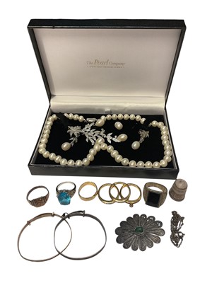Lot 213 - Small group of costume jewellery including a 9ct white gold blue stone cocktail ring, size N, gold-plated rings, silver jewellery, cultured pearls etc