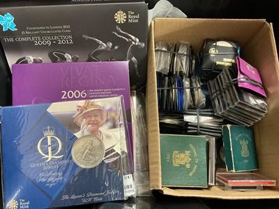 Lot 596 - G.B. - Mixed coins & banknotes to include Royal Mint £5 brilliant UNC countdown to London 2012 four coin collection, 2008 year set, Royal Shield of Arms proof collection 2008 (N.B. Cased wit...