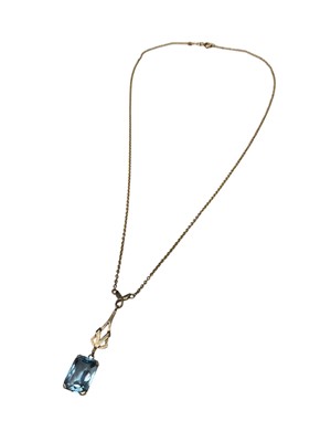 Lot 228 - Edwardian style 9ct gold aquamarine pendant drop necklace (Birmingham 1960)