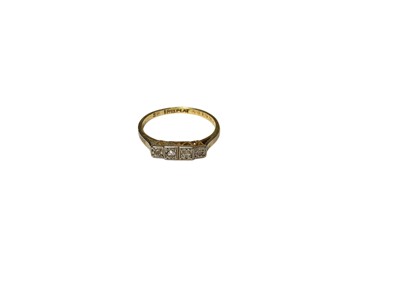 Lot 279 - Art Deco 18ct gold diamond four stone ring in platinum illusion setting