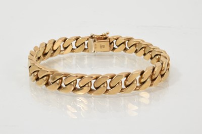Lot 495 - 9ct gold curb link bracelet