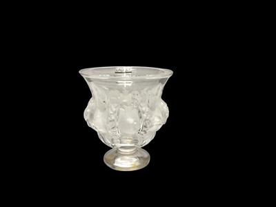 Lot 2356 - Lalique Dampierre vase decorated with birds, 12.5cm high, boxed